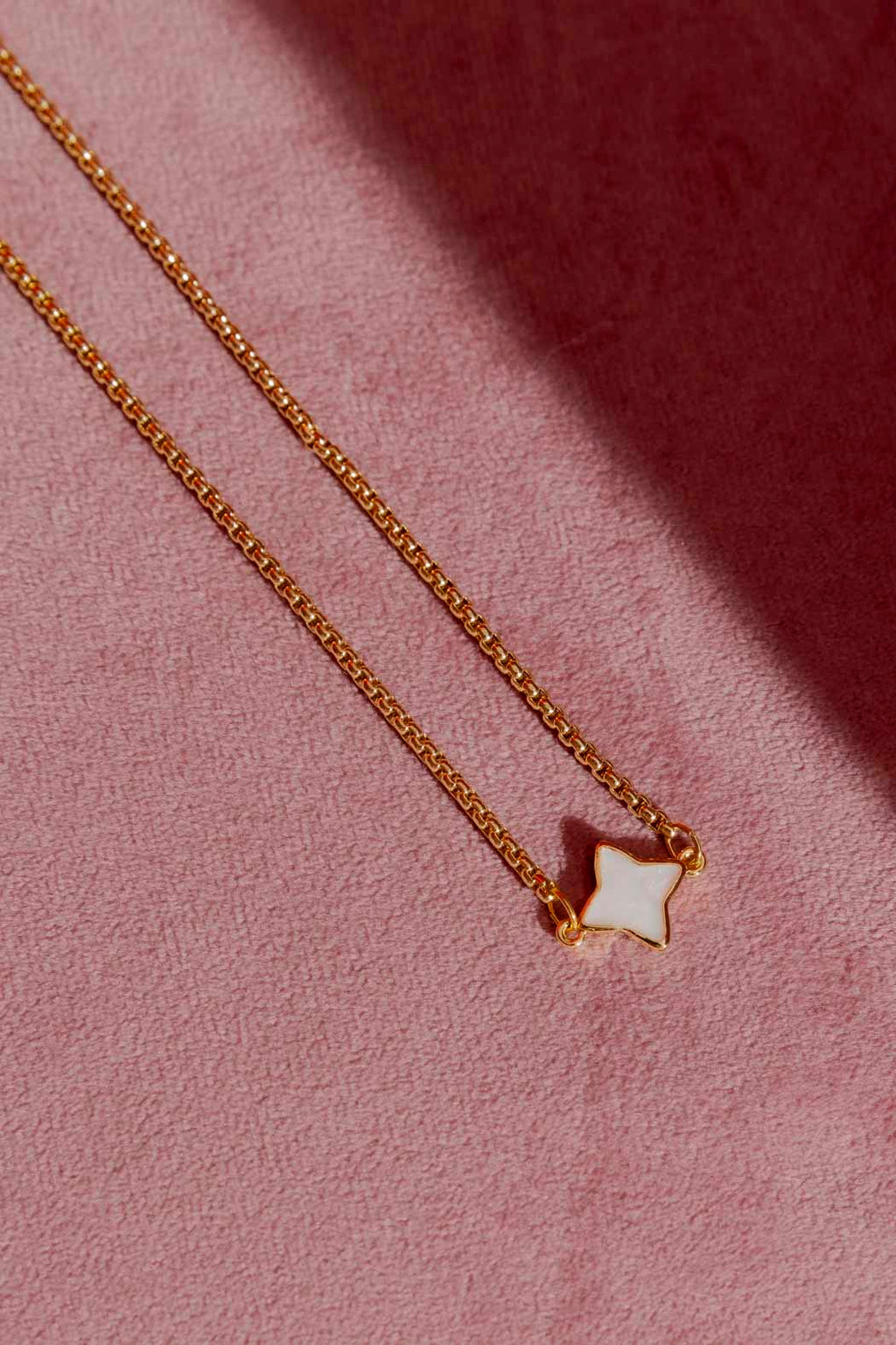 Gold Venetian Star Necklace Gold O/S