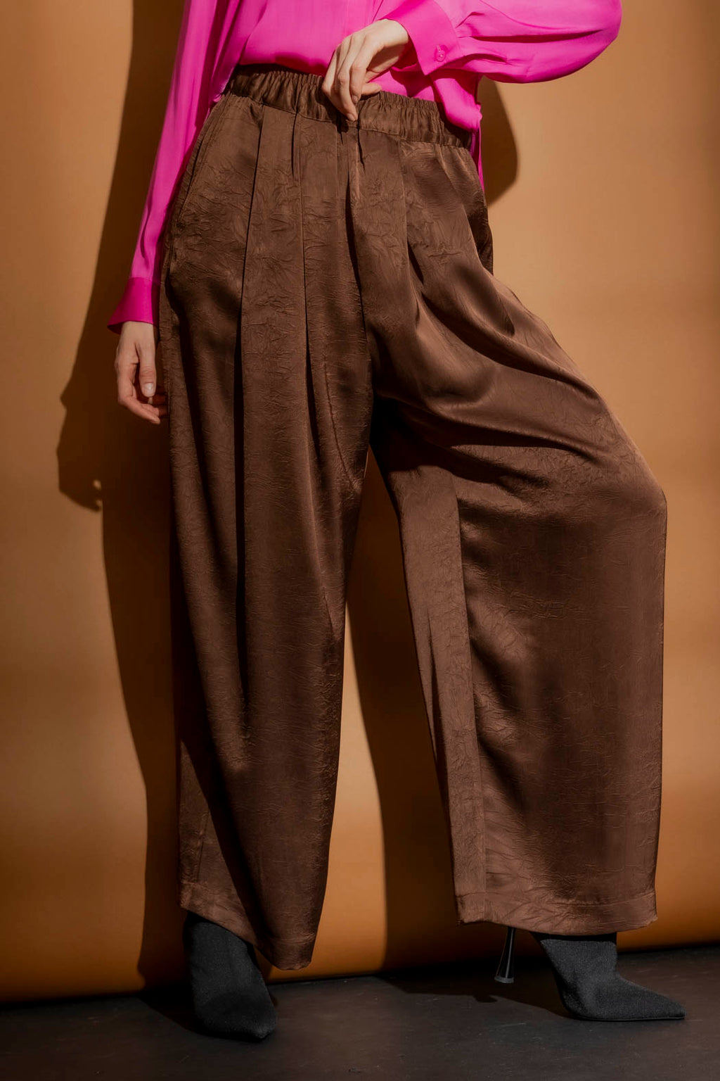 Chocolate Pull On Pleat Pant