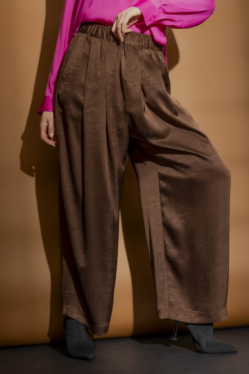 Chocolate Pull On Pleat Pant