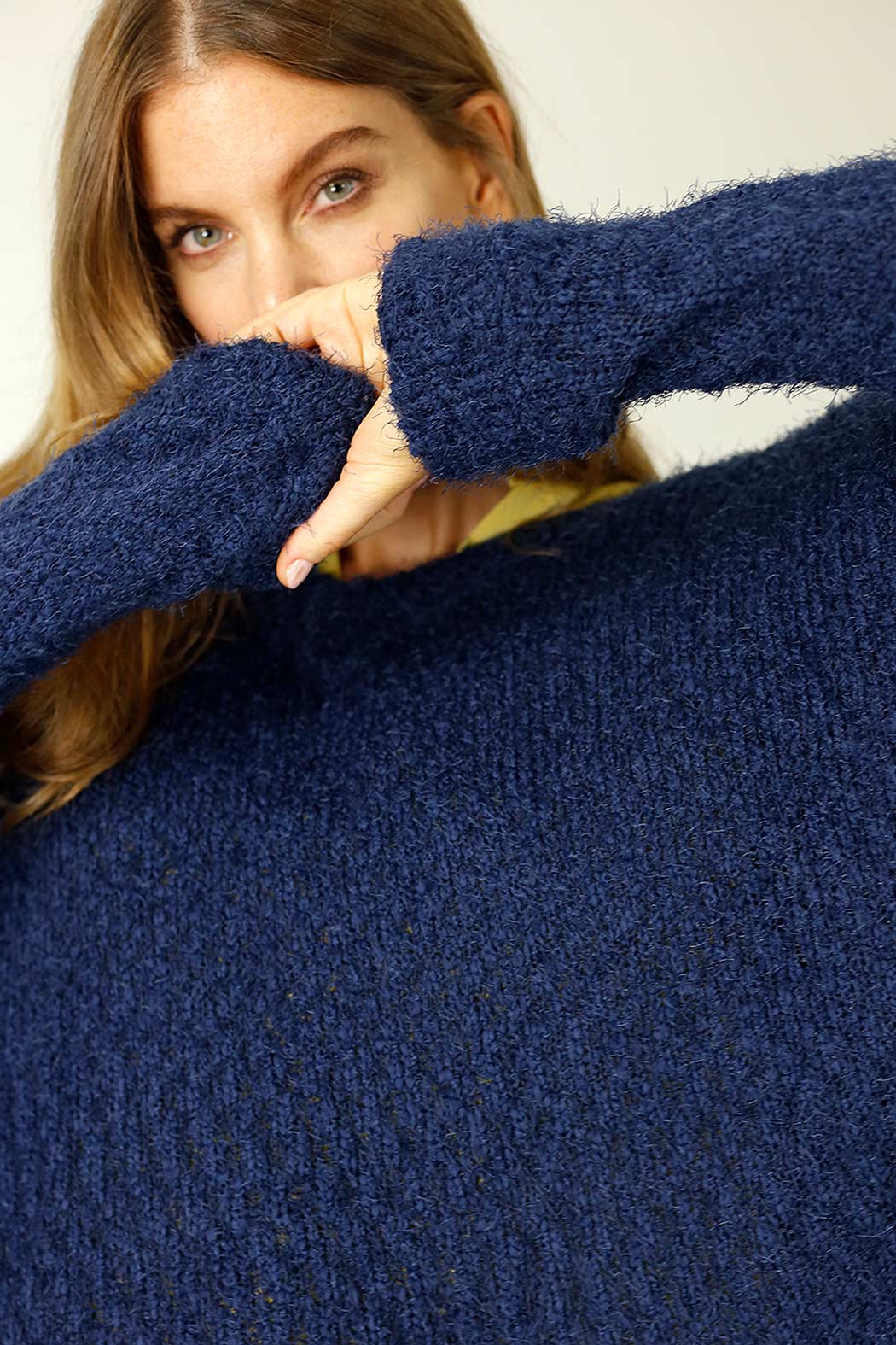 Blue Fluffy Vee Overtop – Motto AU