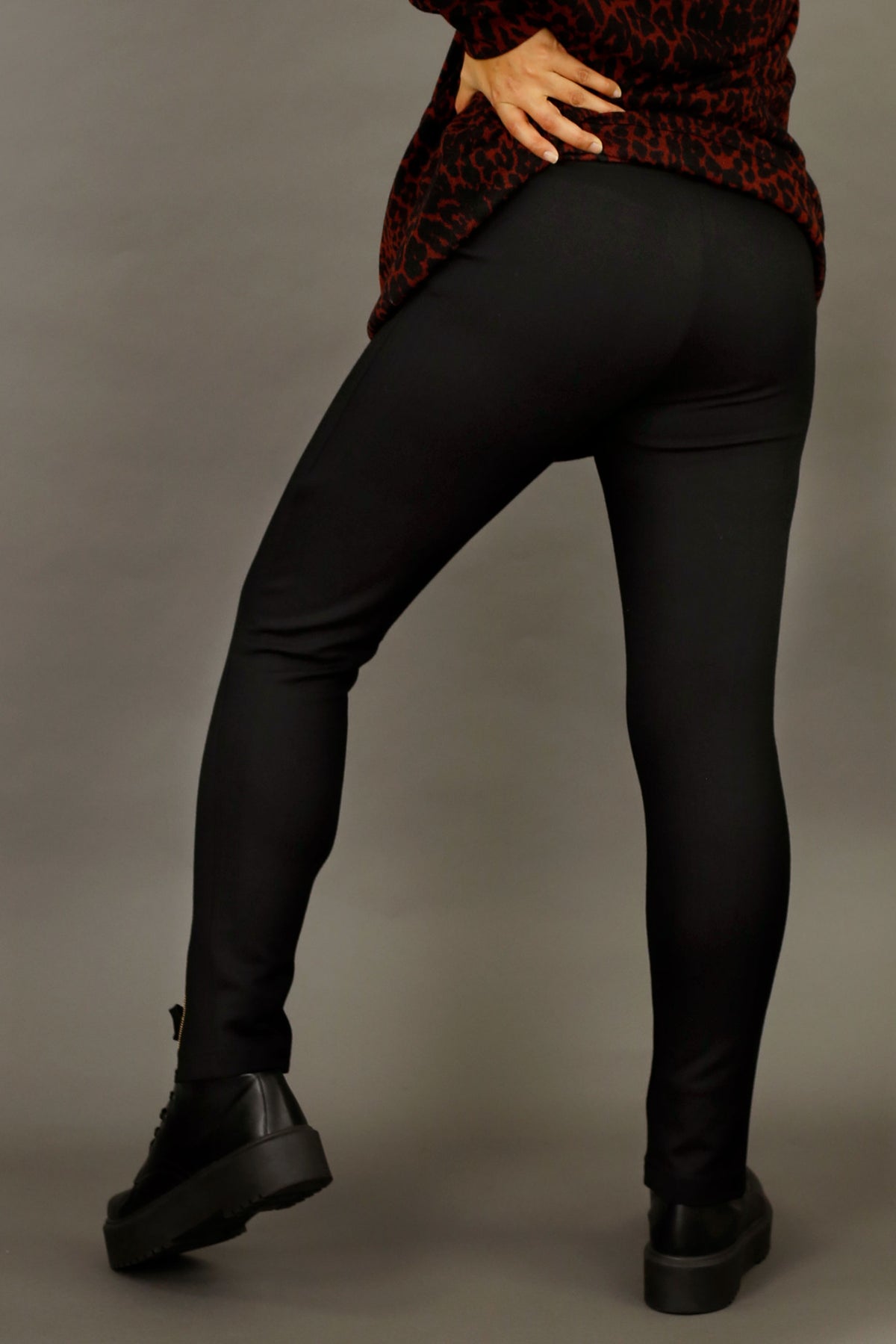 Light Weight Ponte Zippy Pant - Black