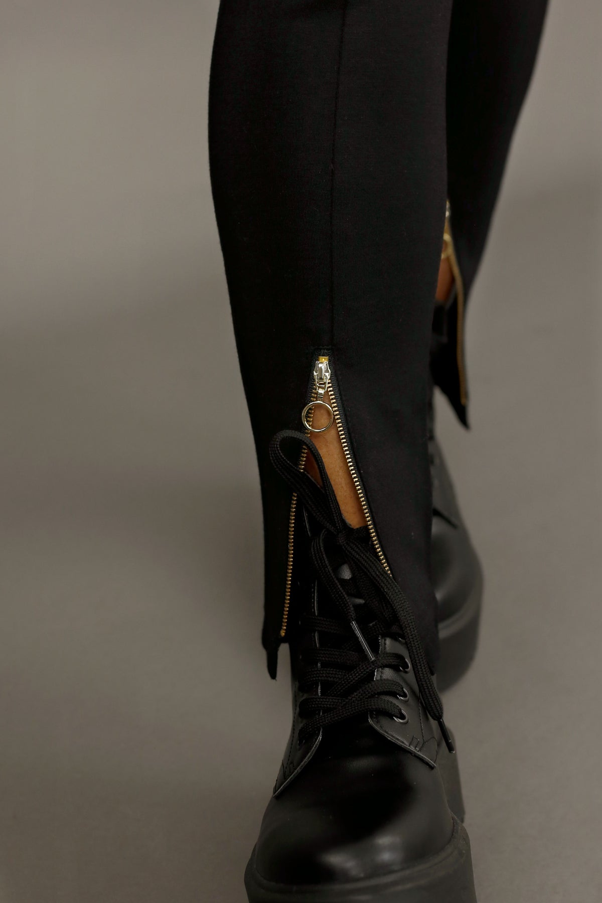 Light Weight Ponte Zippy Pant - Black