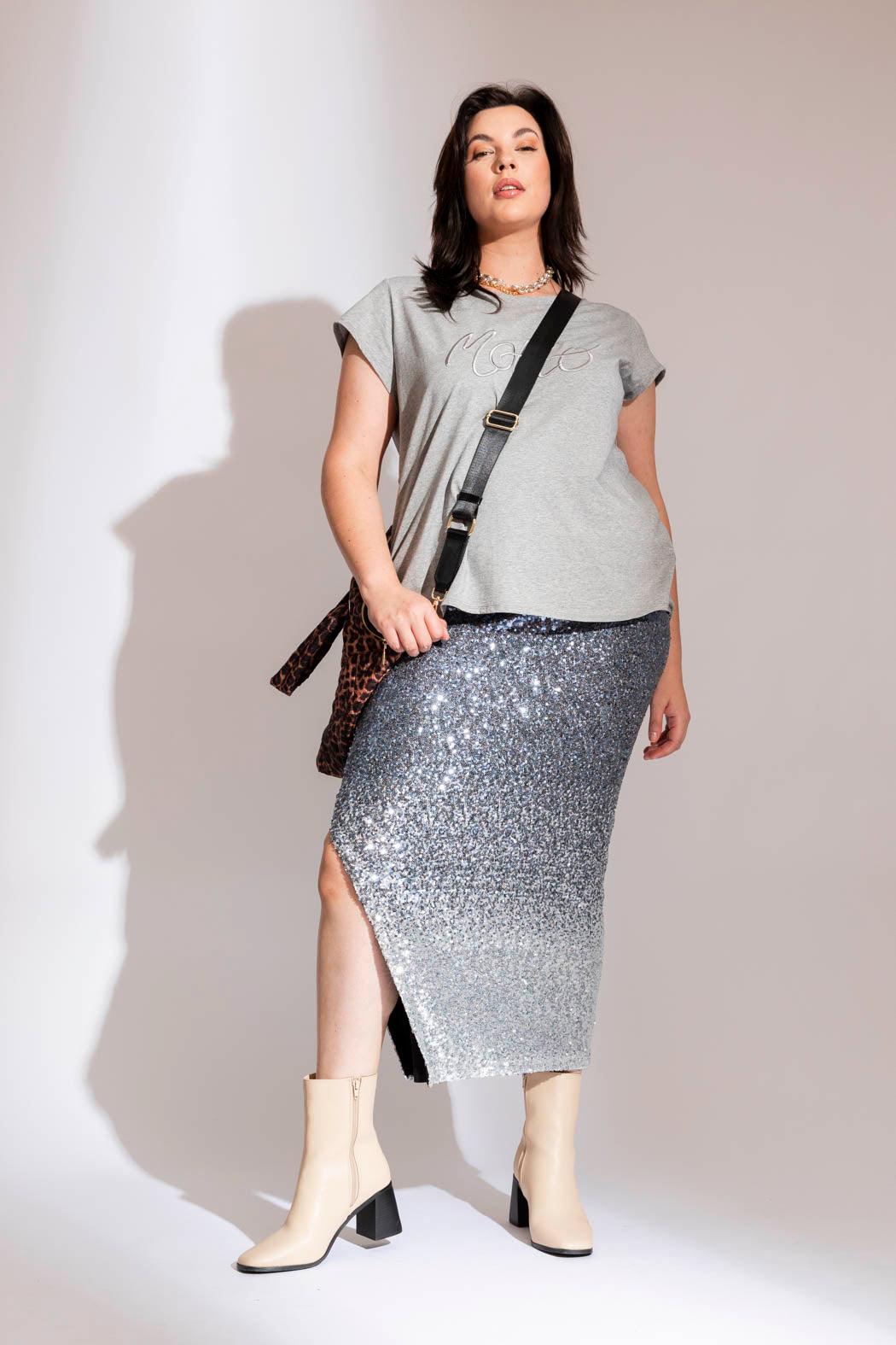 Motto Embroidered T-shirt Grey