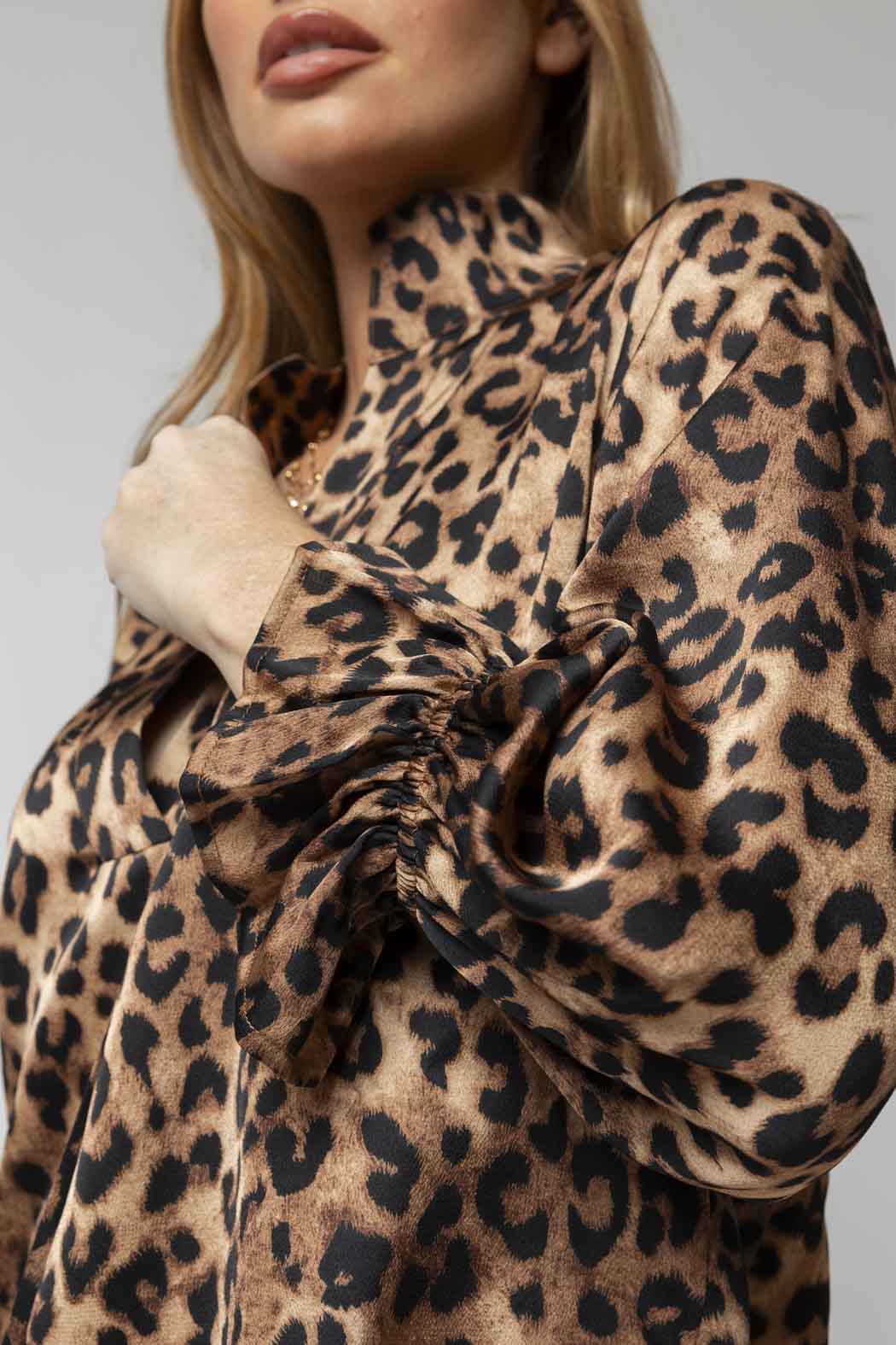 Tan Animal Femme Blogger Shirt