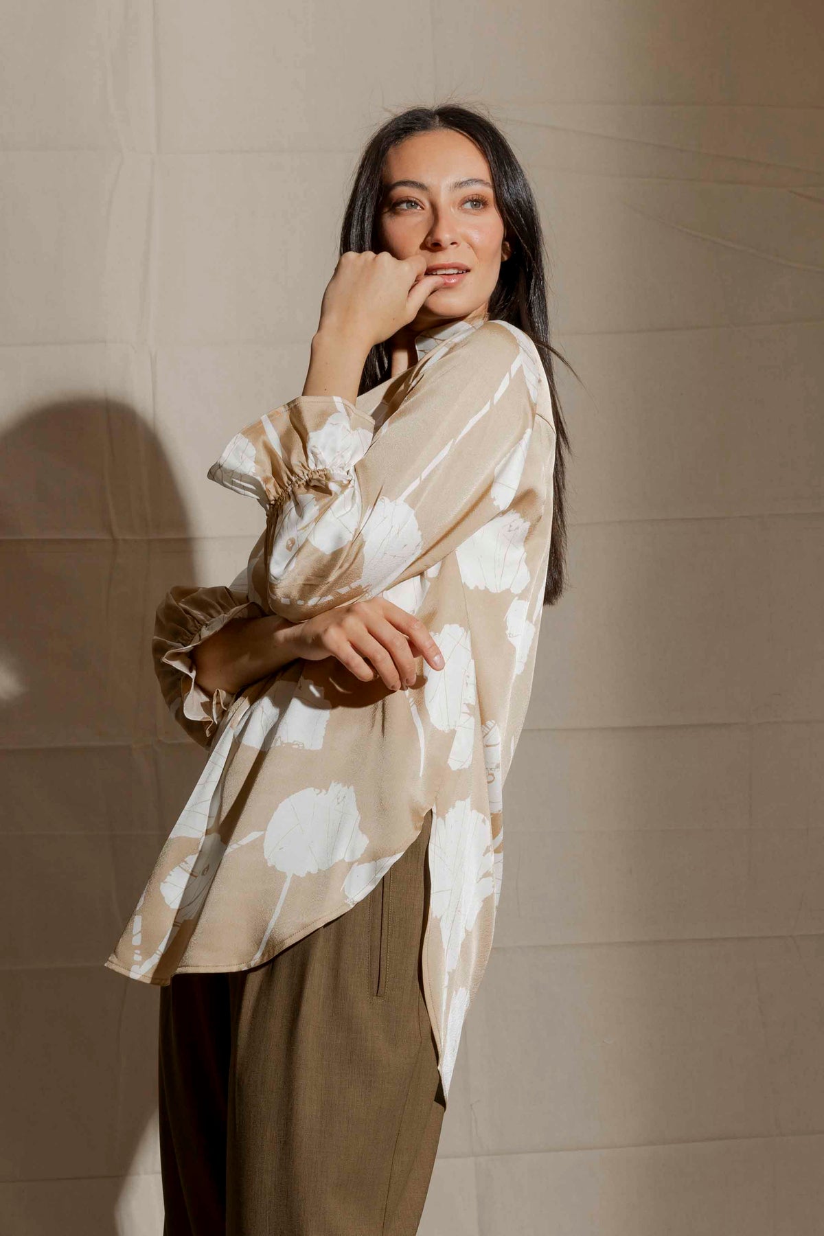 Taupe Femme Blogger Shirt