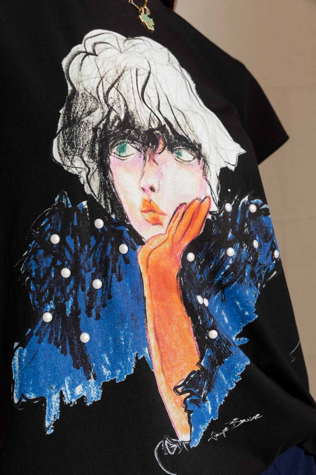 Lady Glove T-Shirt in Black