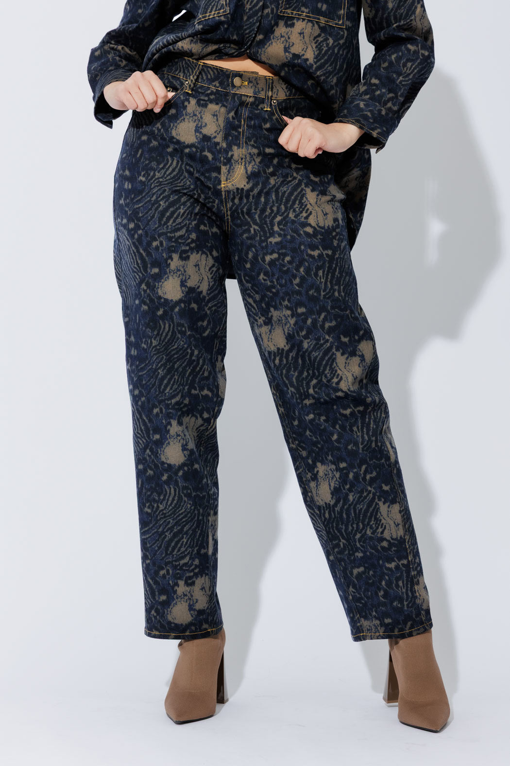 Navy/Taupe Animal Barrel Jean