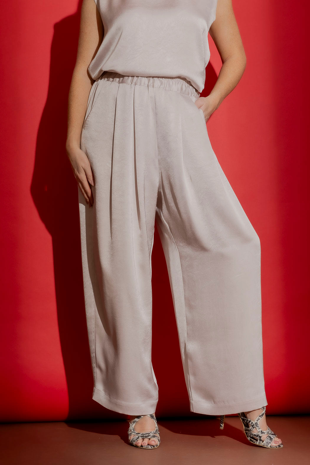 Oyster Pull On Pleat Pant