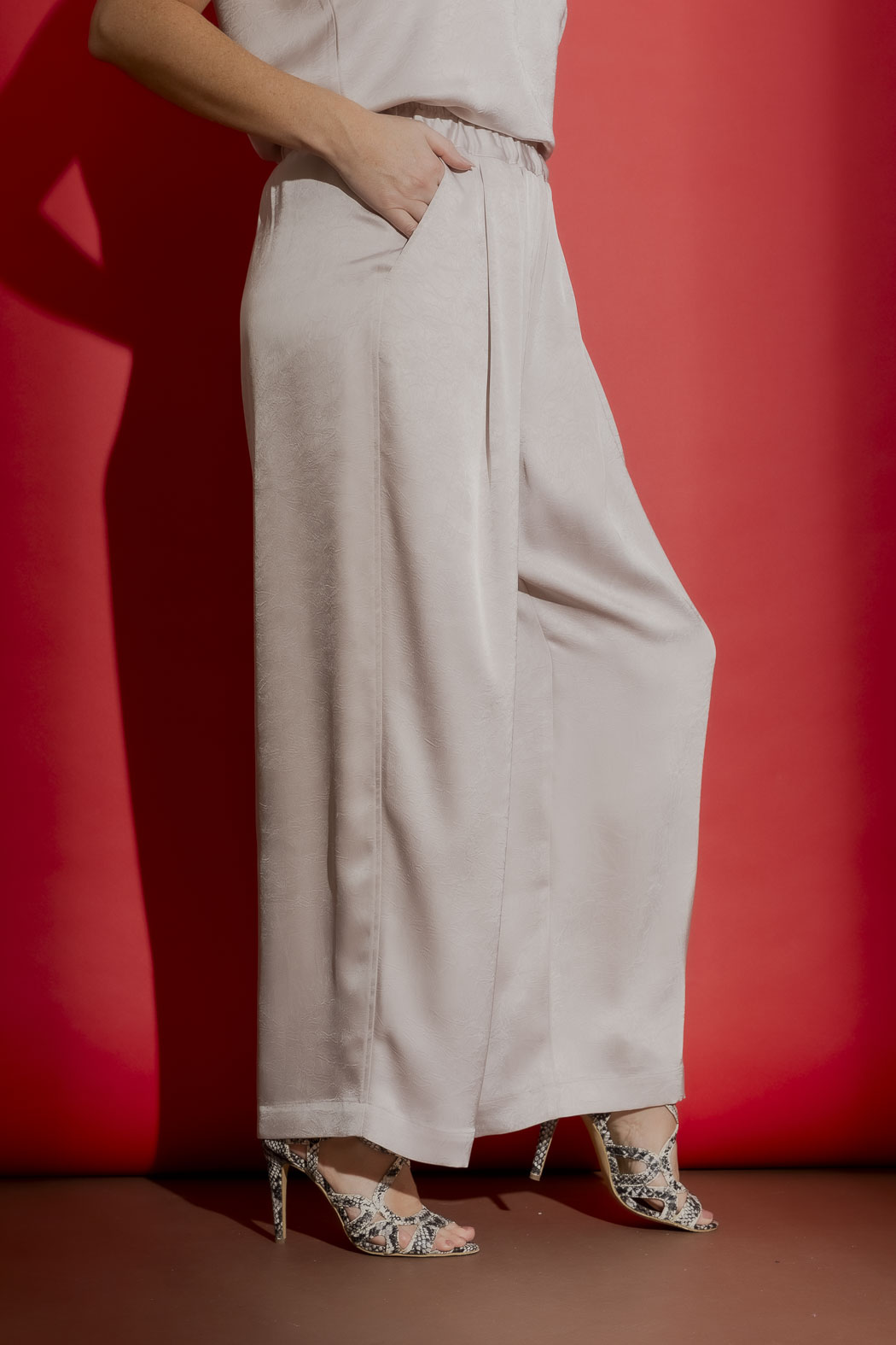 Oyster Pull On Pleat Pant