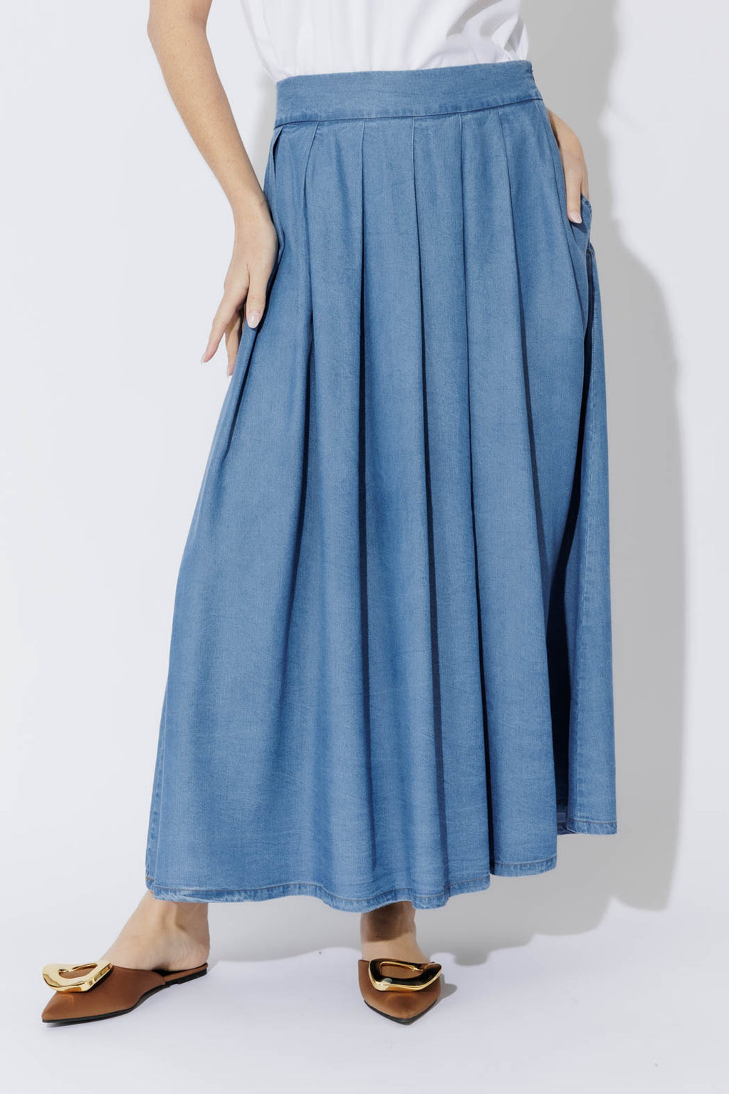 Mid Denim Tencel Pleat Skirt