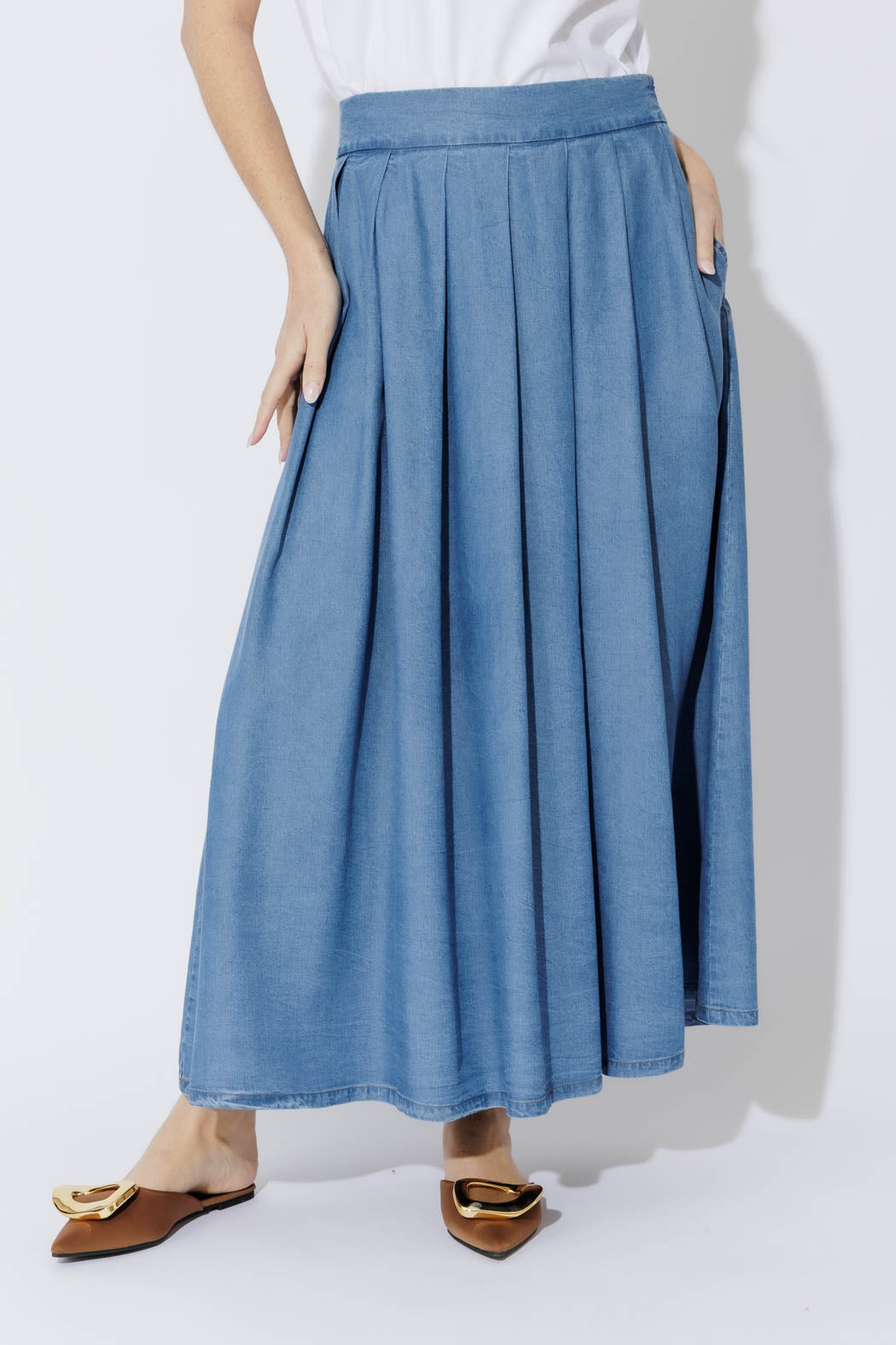 Mid Denim Tencel Pleat Skirt