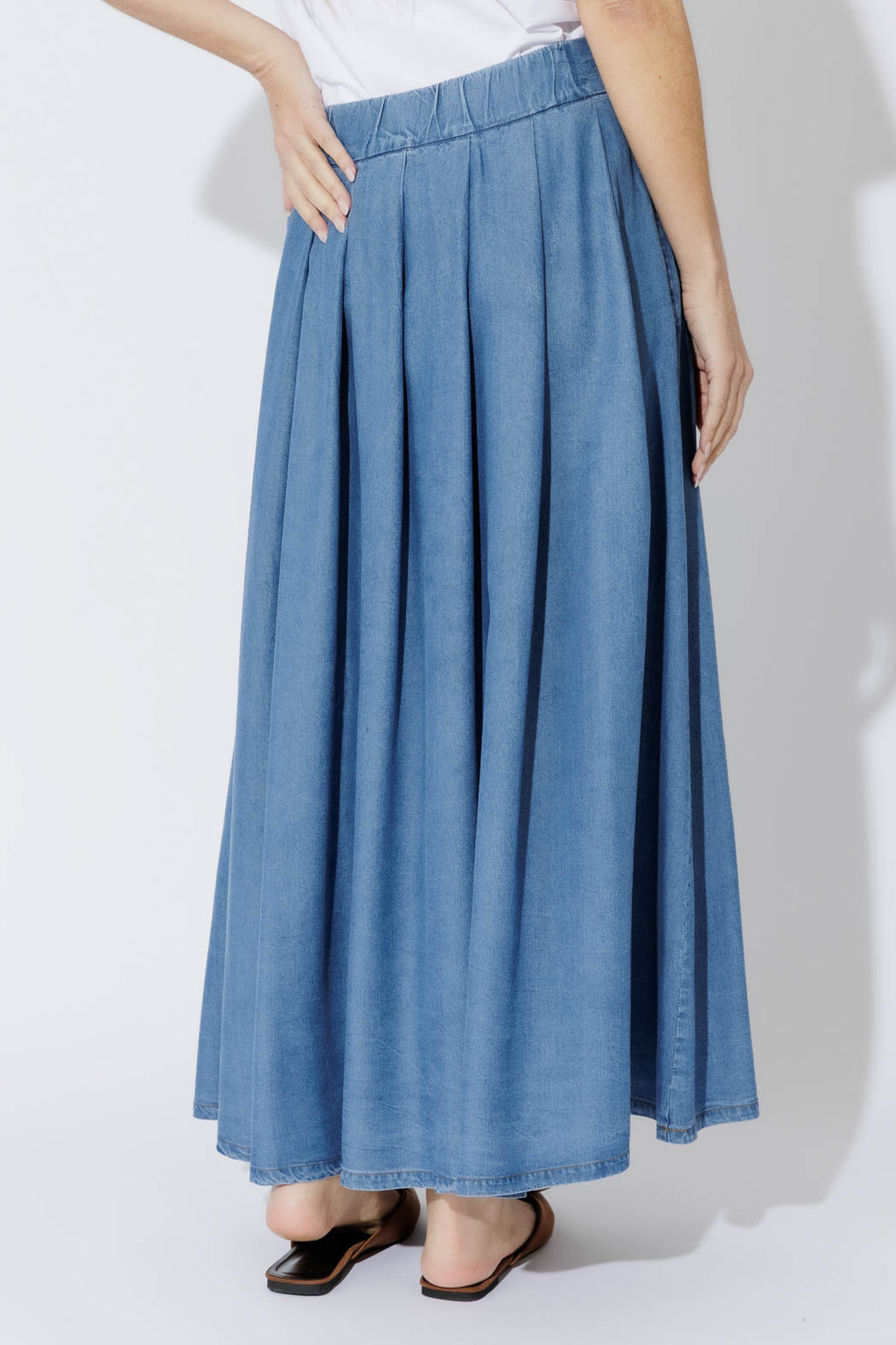 Mid Denim Tencel Pleat Skirt