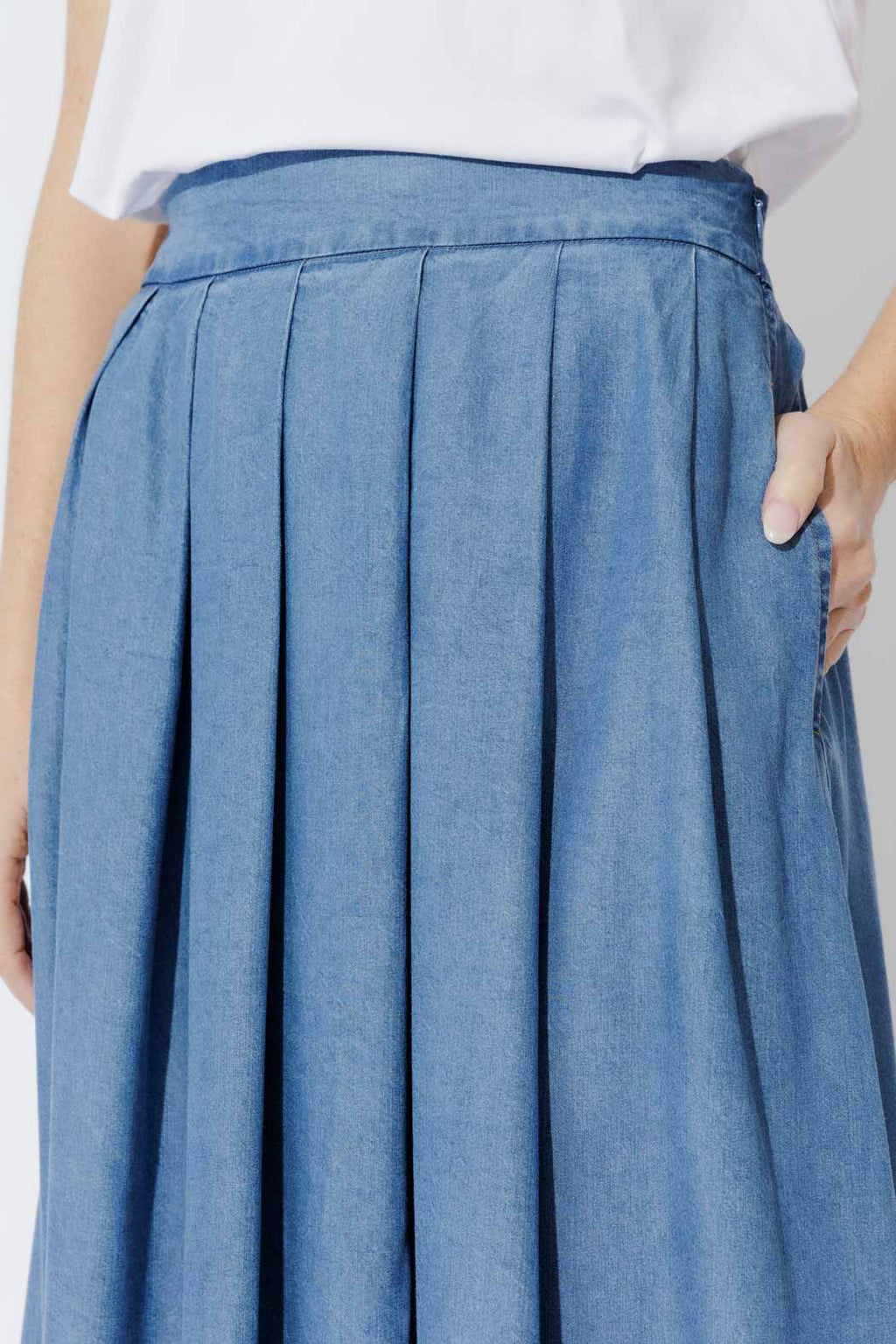 Mid Denim Tencel Pleat Skirt