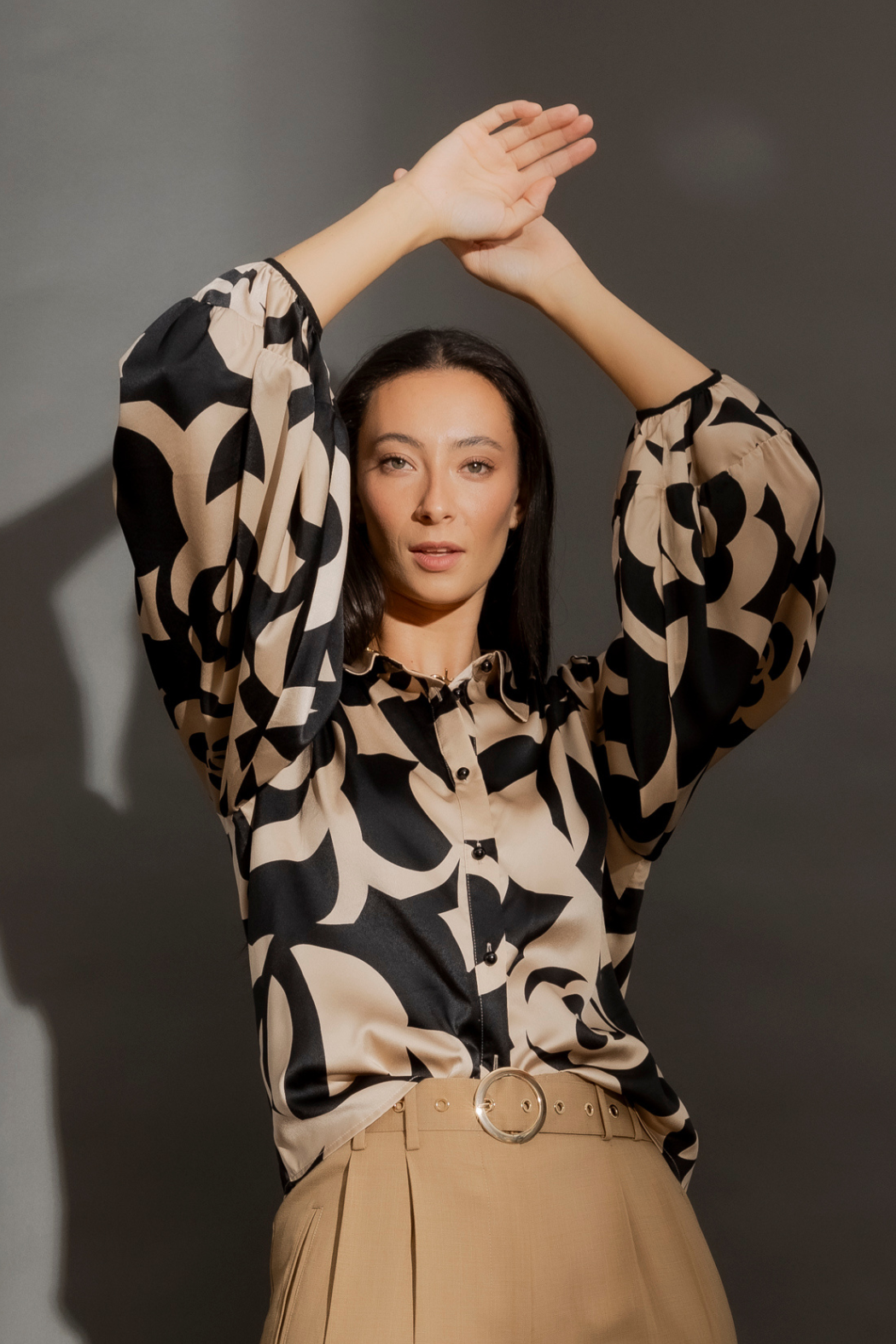 Latte/Black Balloon Sleeve Shirt
