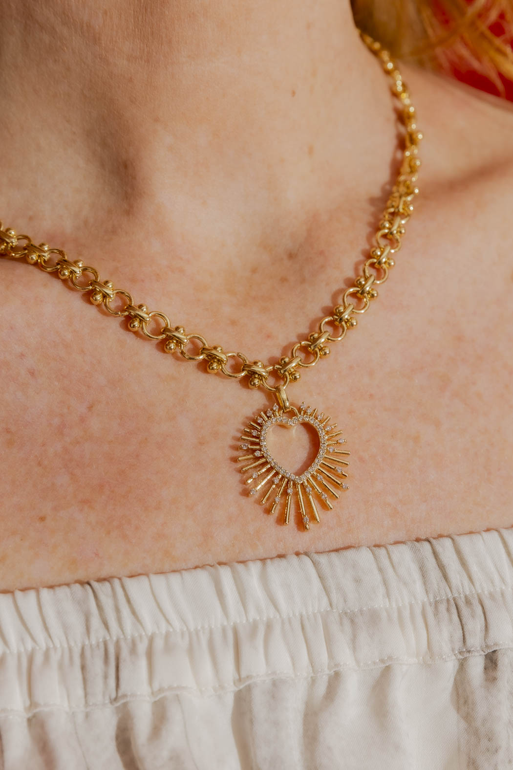 Gold Sacred Heart Necklace Gold O/S