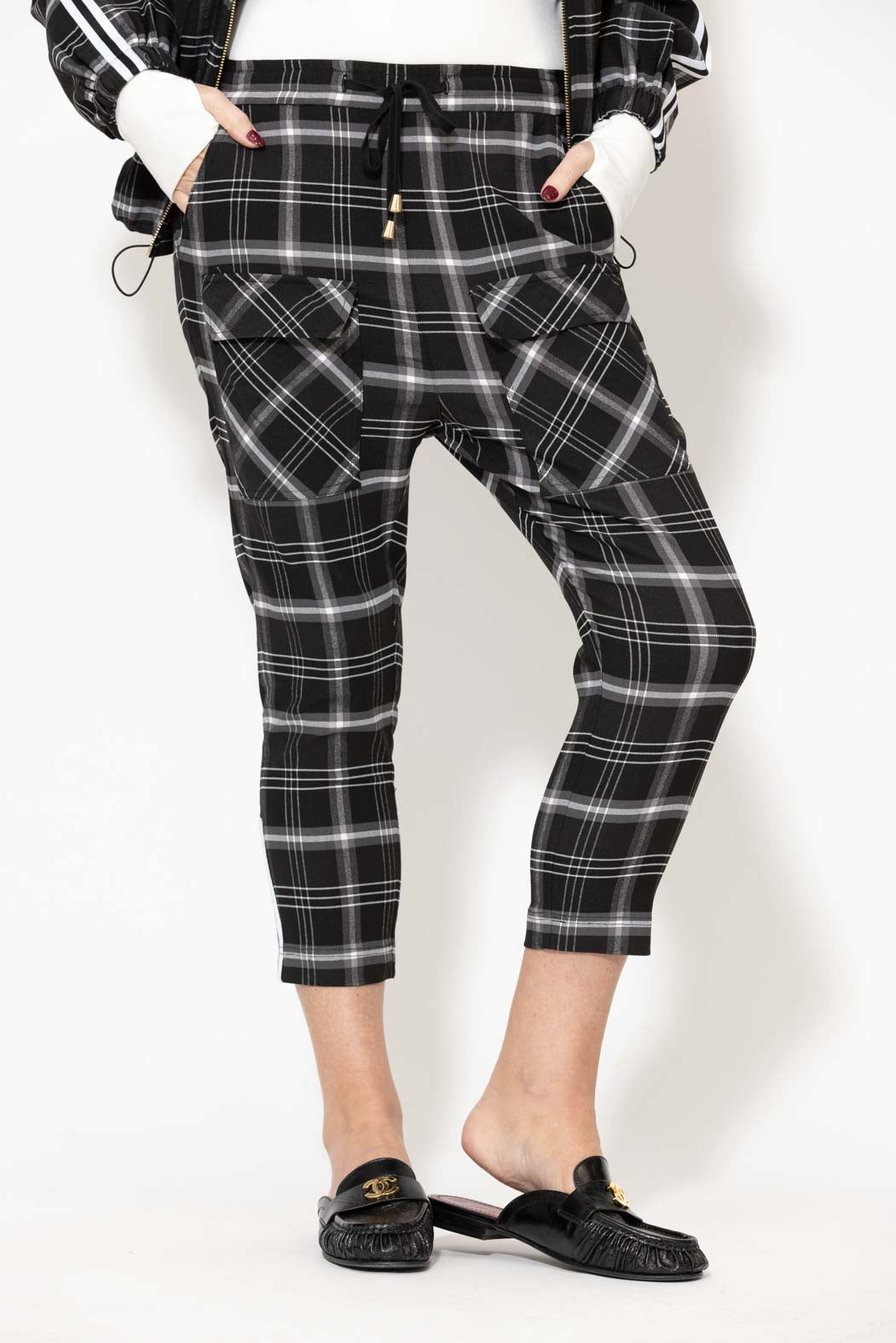 Black/White Cargo Capri Pant