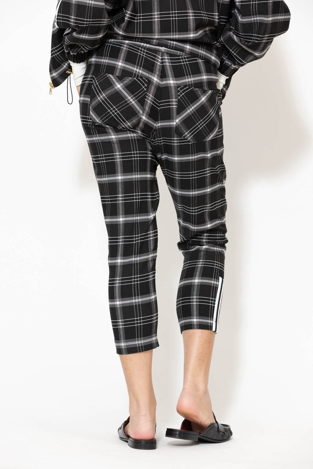 Black/White Cargo Capri Pant