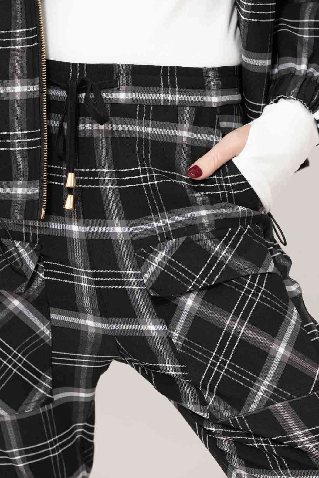 Black/White Cargo Capri Pant