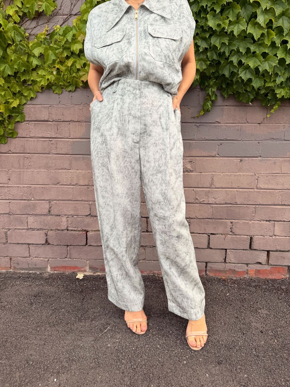 Marble Carrot Leg Pant