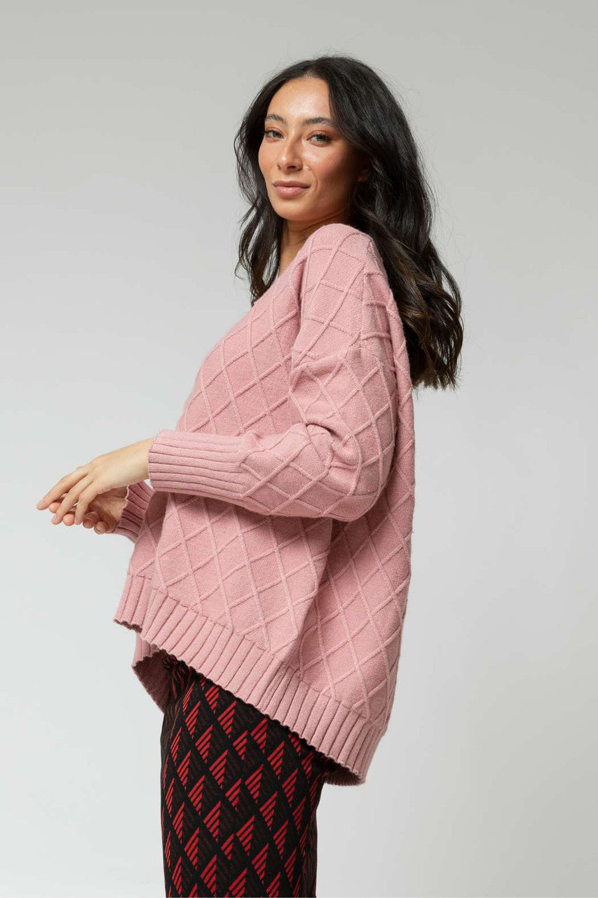 Dusty Pink Diamond V Neck Jumper