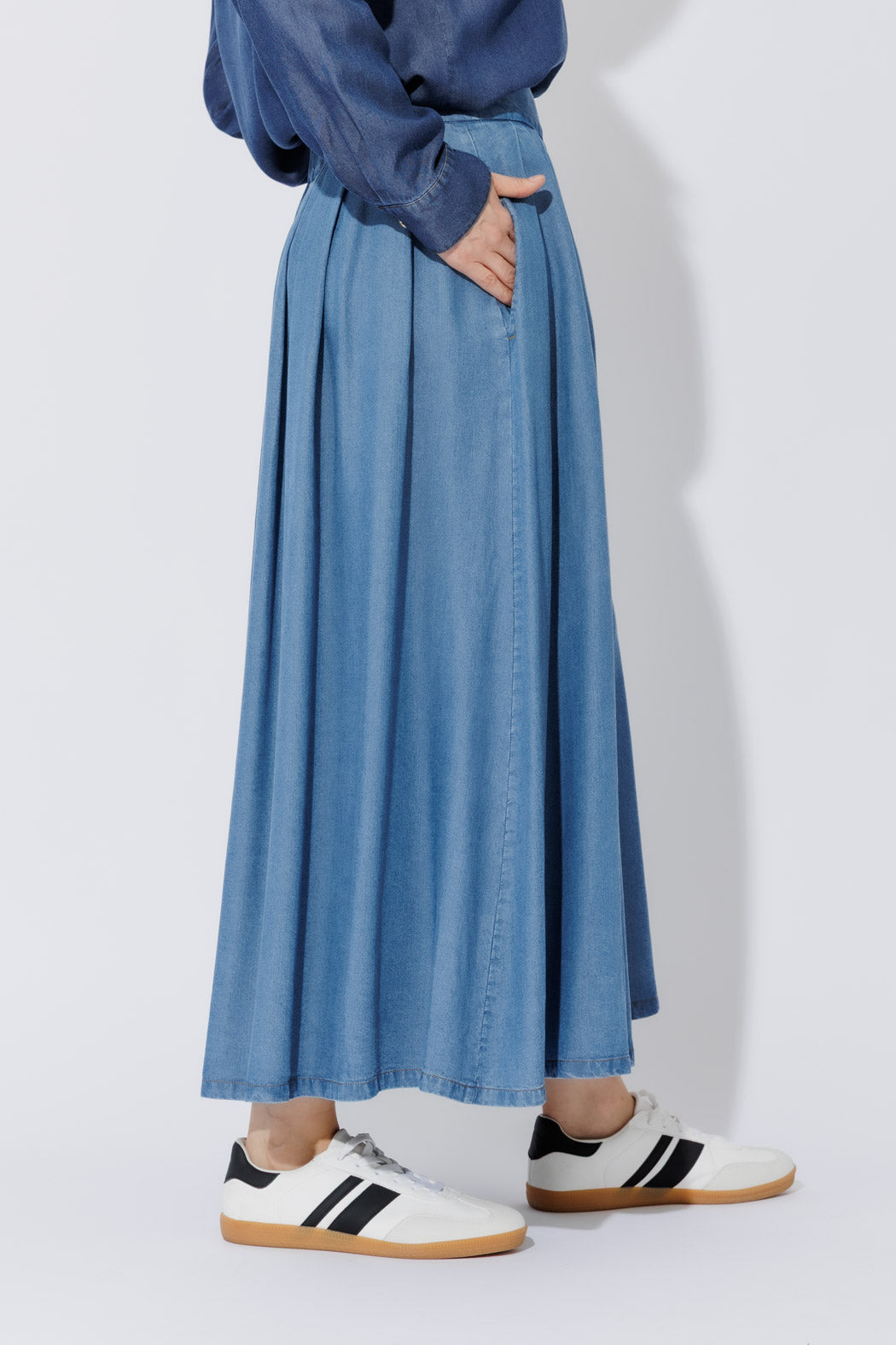 Mid Denim Tencel Pleat Skirt