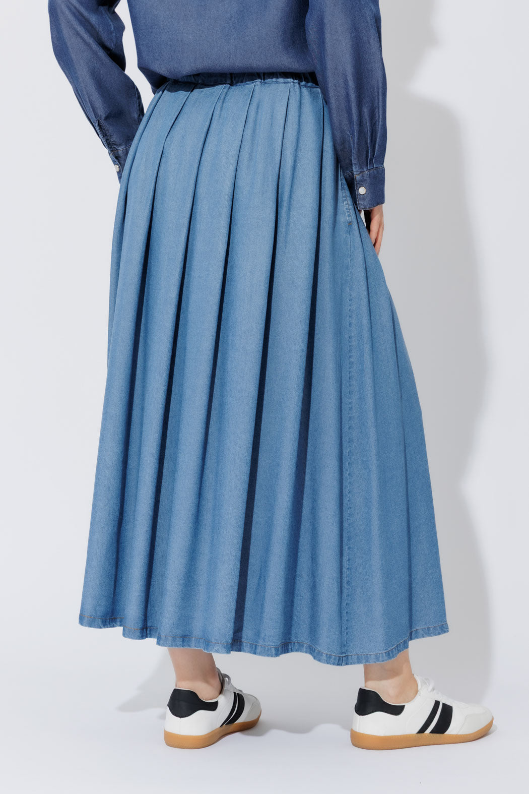 Mid Denim Tencel Pleat Skirt