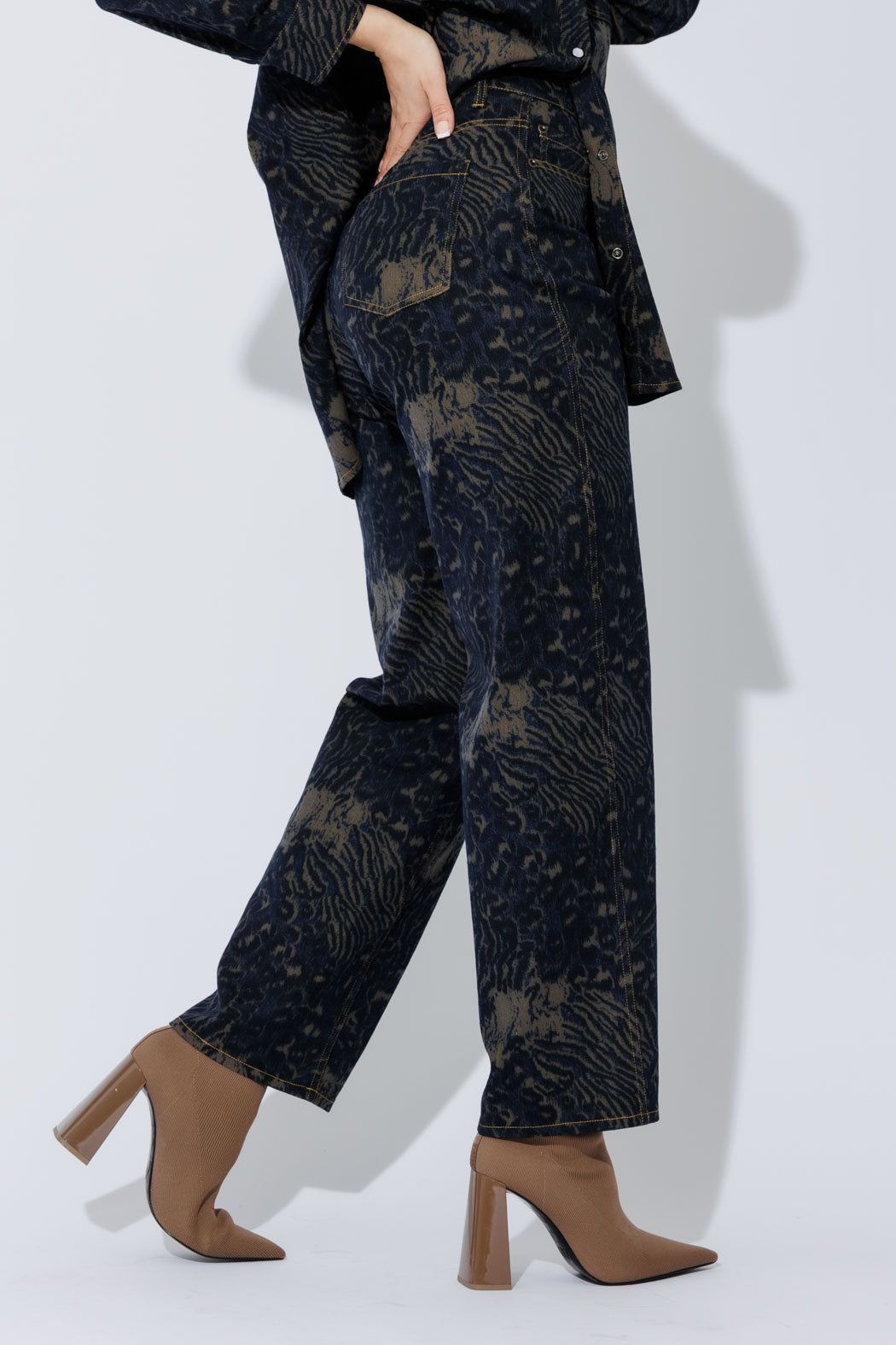Navy/Taupe Animal Barrel Jean