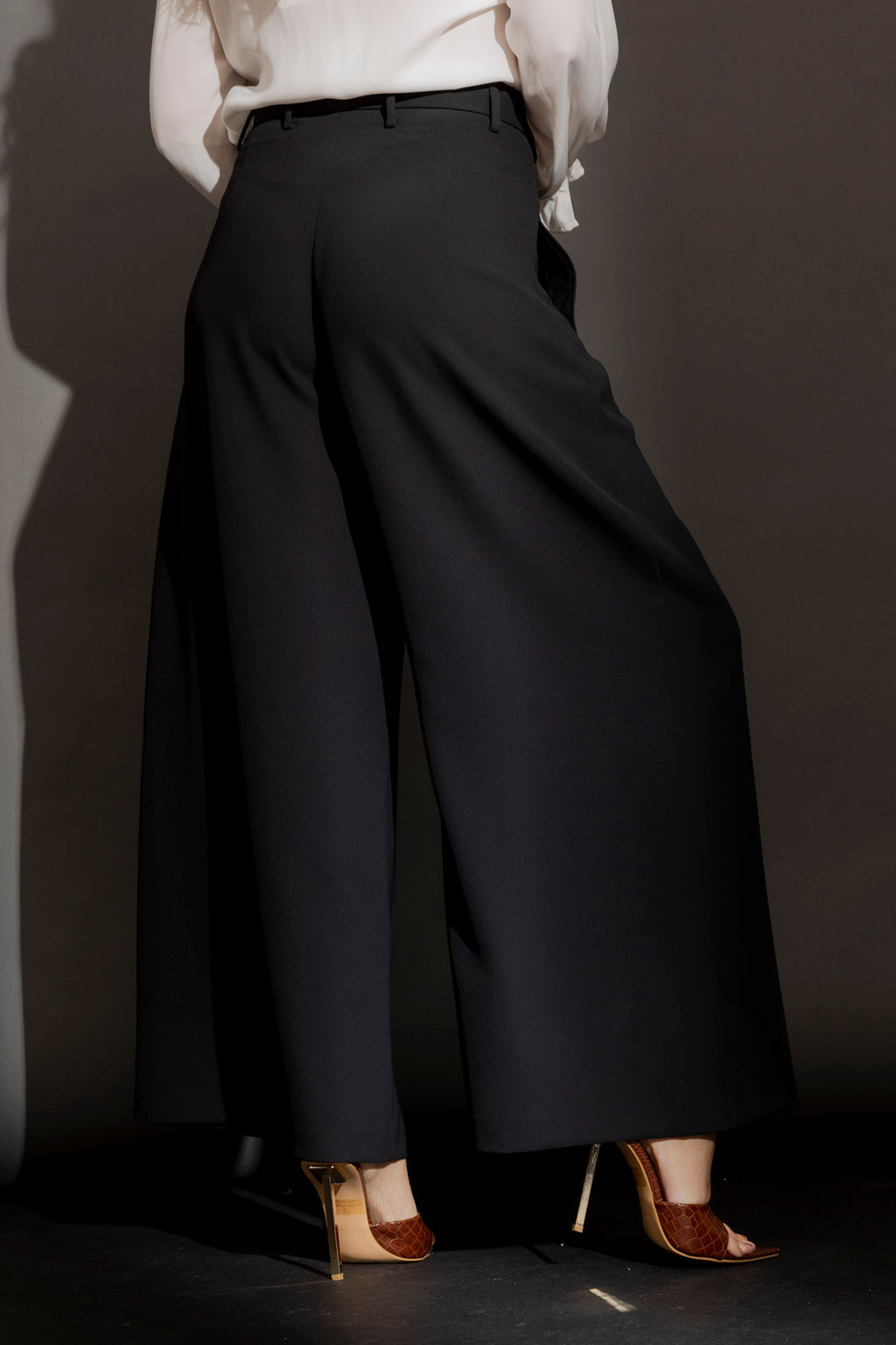 Black Cosmopolitan Pant