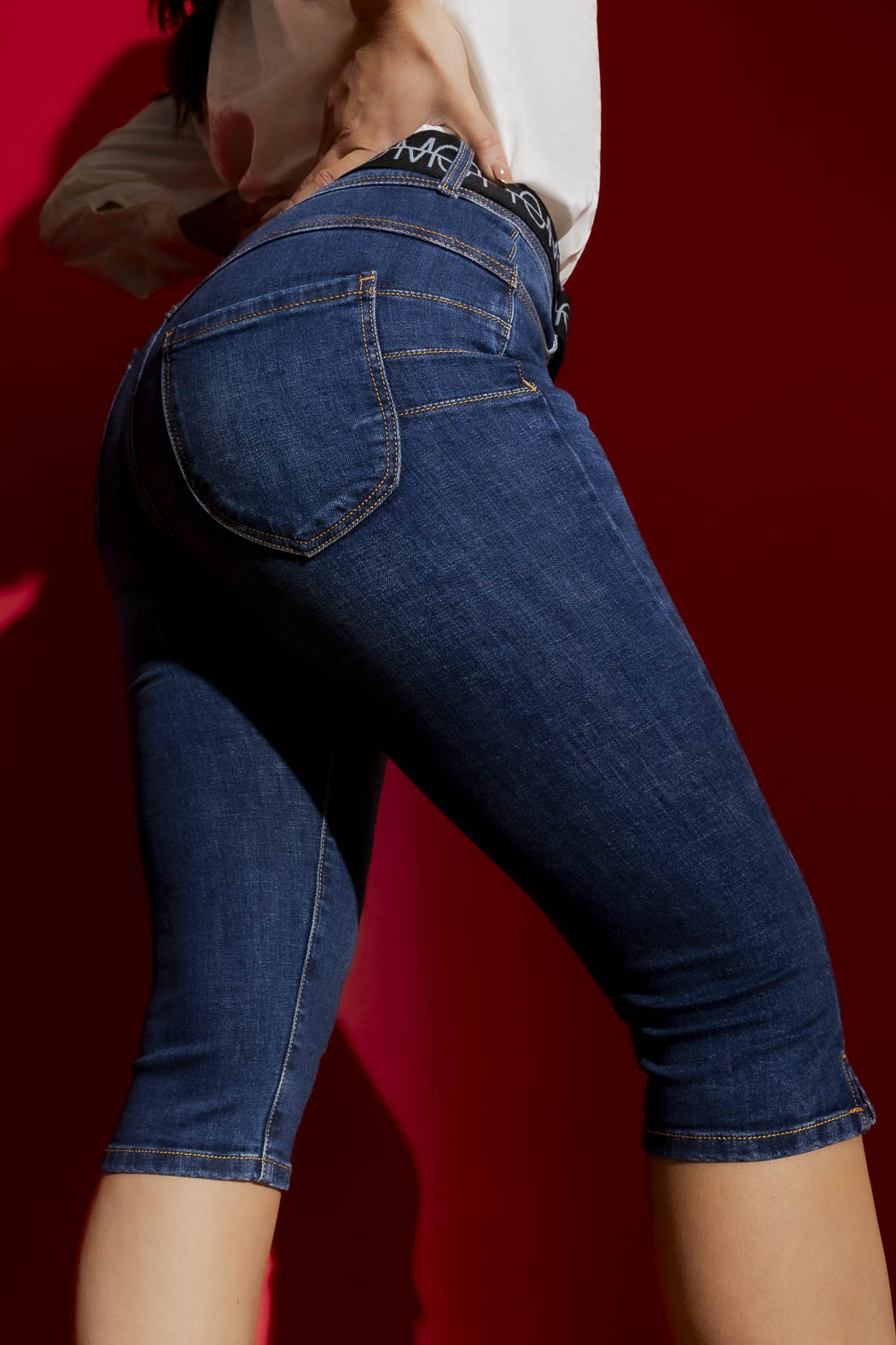 Mid Denim Miracle Capri Jean Mid Denim