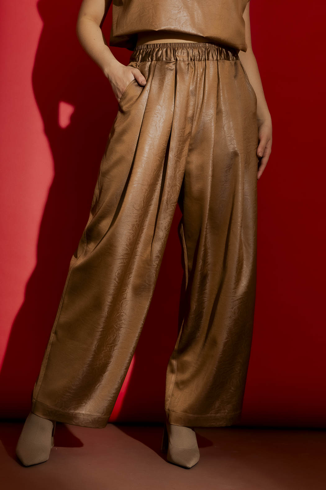 Chocolate Embossed Pleat Pant