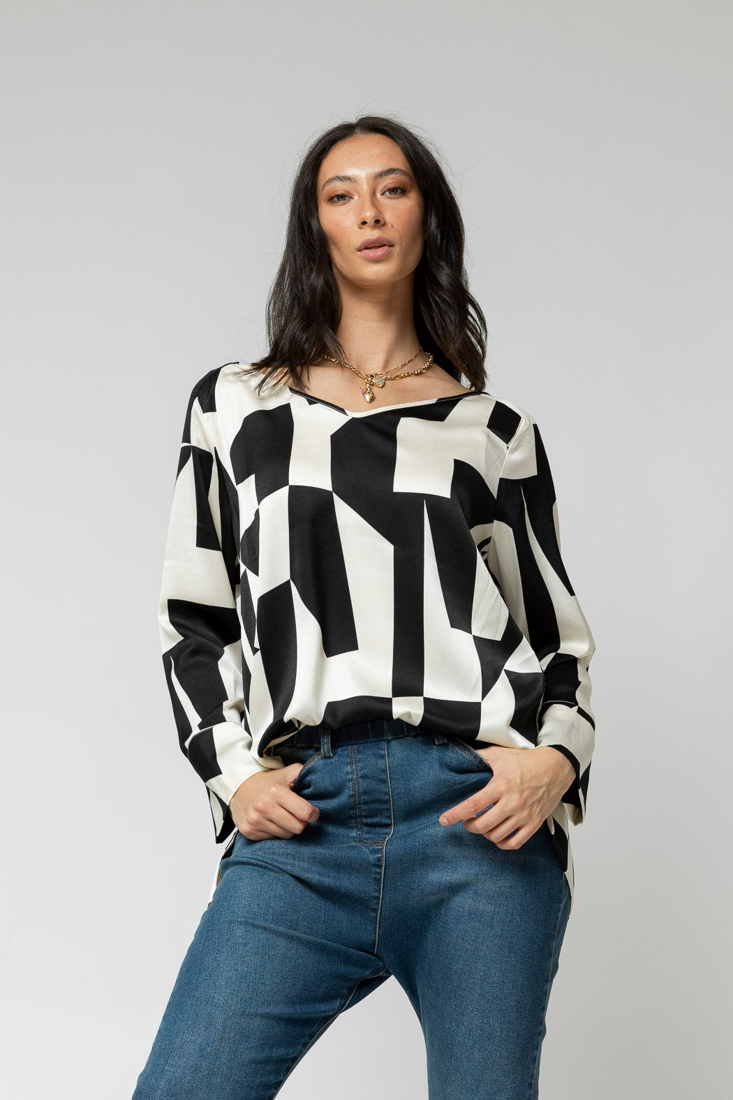 Black Ivory Venice V Silky Top