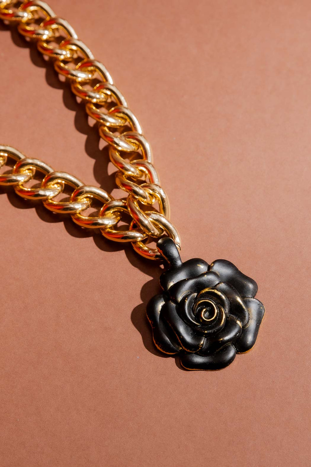 Black/Gold Rose Necklace Black/Gold O/S