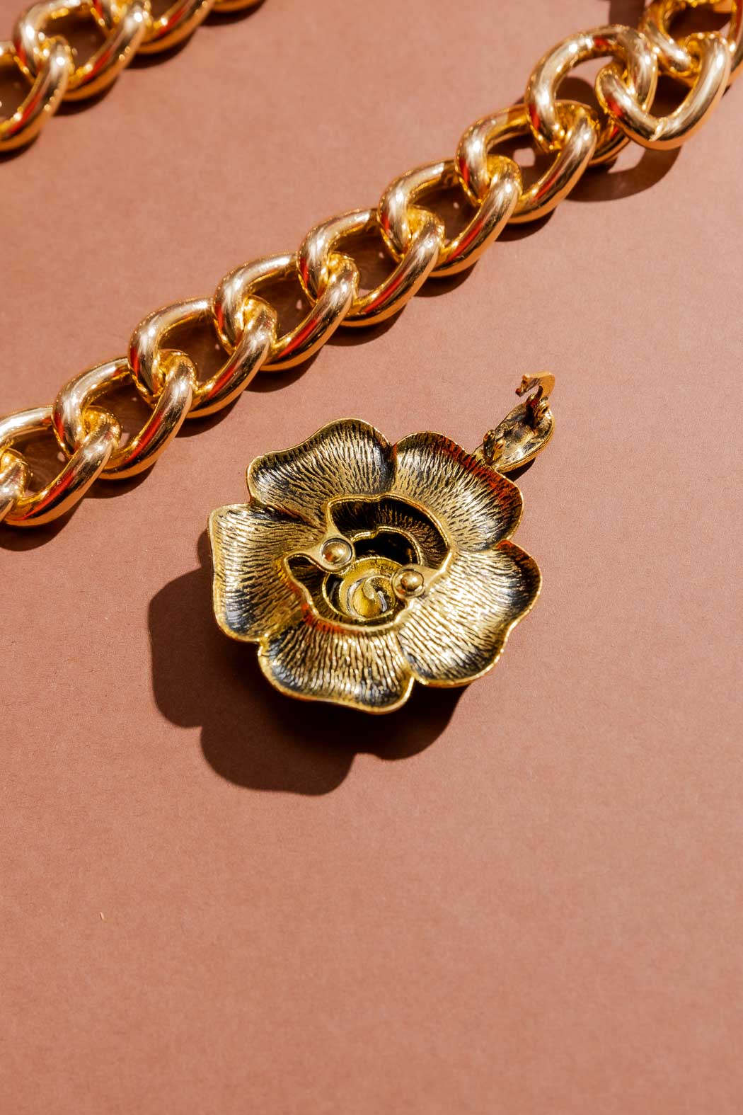 Black/Gold Rose Necklace Black/Gold O/S