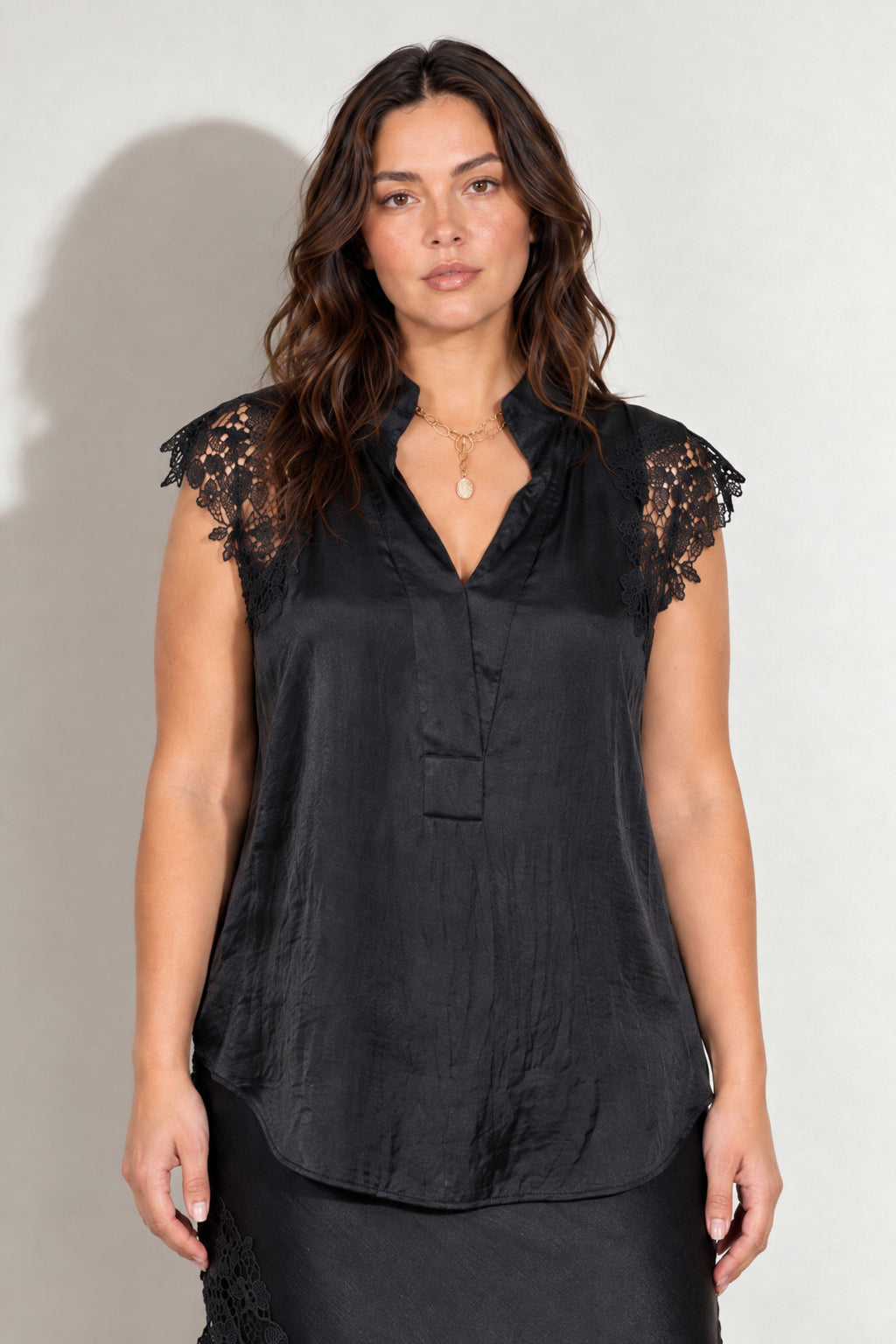 Black Glow Madrid Blogger Shirt
