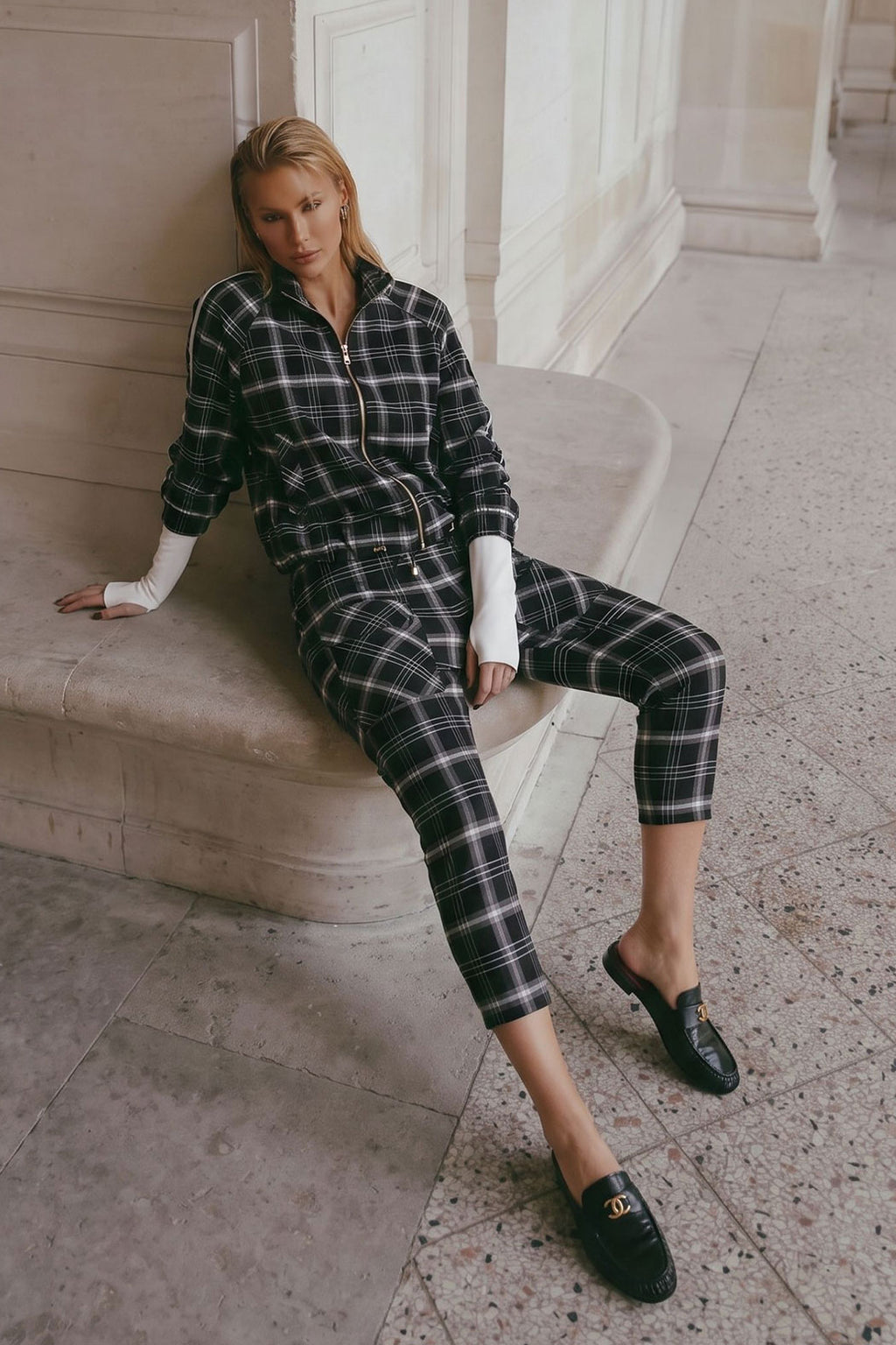 Black/White Cargo Capri Pant