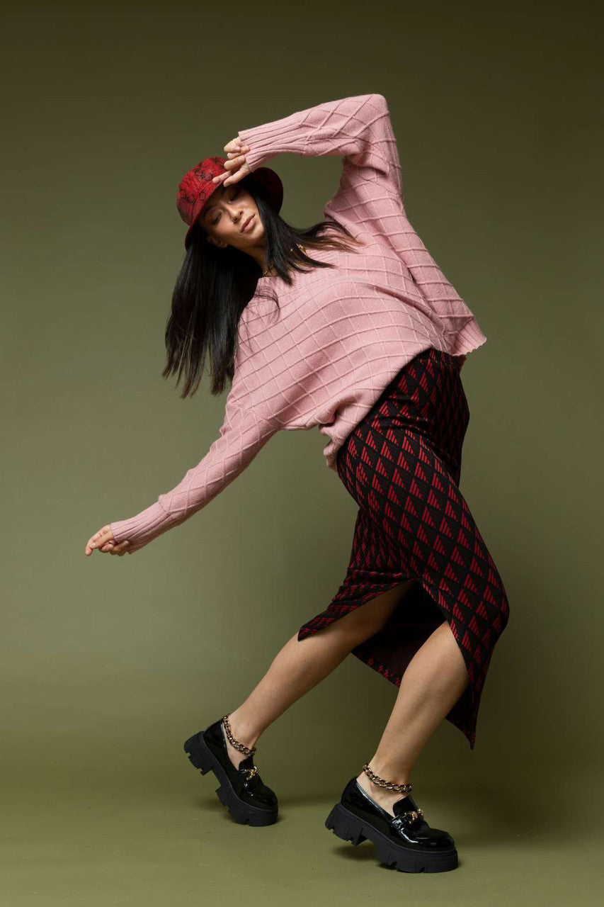 Dusty Pink Diamond V Neck Jumper