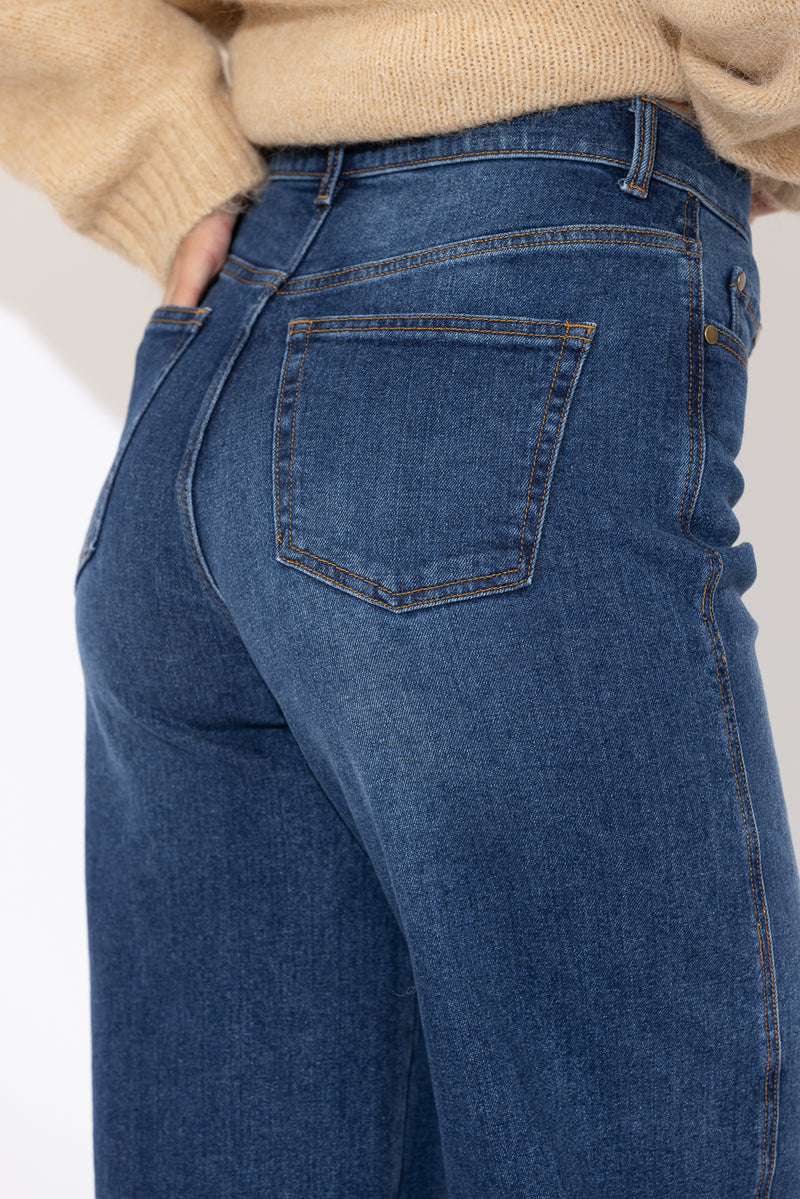 Mid Denim Stretch Barrel Jean