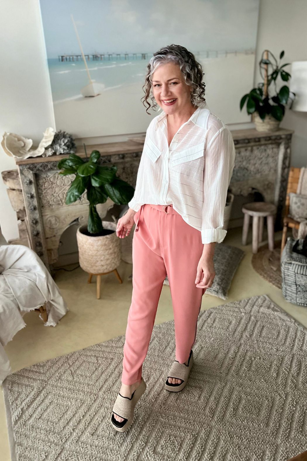 Blush Sport Paperbag Pant on a mannequin, highlighting the effortless elastic waist, adjustable D‑ring belt and side pockets.